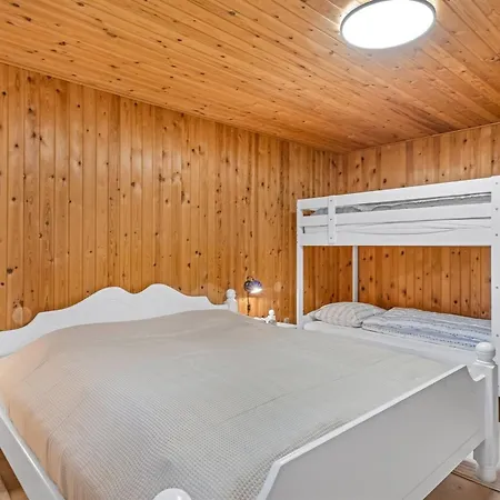 Menard - 1-2km From The Sea By Interhome